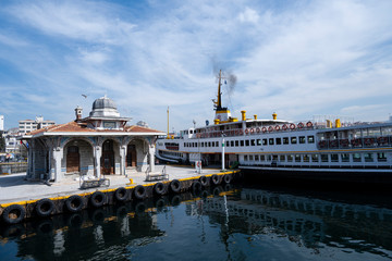 Naklejka premium price islands ferry boat in harbor