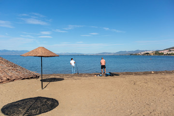 Fototapeta premium Men fishing on the beach