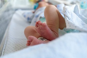 Pie de recién nacido en hospital