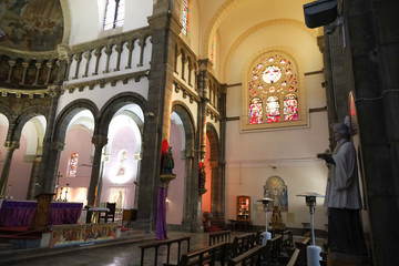 Fototapeta na wymiar Interior of the splendid cathedral of Tunis