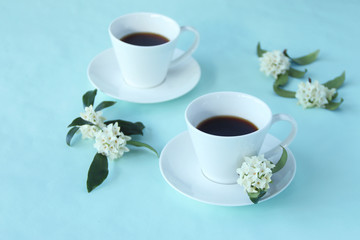 白い沈丁花とコーヒー