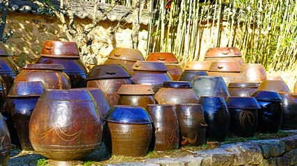 the Korean traditional jars lying in an orderly fashion.