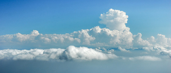 Bannière vue aérienne sur des nuages cumulus