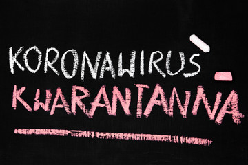 Koronavirus 2019-nCoV.  Napis wykonany kredą na tablicy szkolnej: Koronawirus Kwarantanna. Odwołanie zajęć w szkole.  - obrazy, fototapety, plakaty
