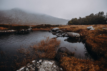 Irland Landschaft See mit Nebel