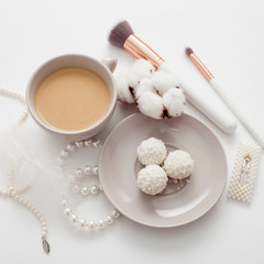 Wedding background, decorated with decorations for the bride's dress, white feather, cotton flower, pearl hairpins, around the text space, all in pastel colors. Concept preparation for the wedding