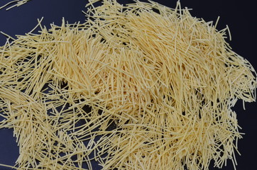  włoski , włoski makaron , makaron jajeczny, krajanka z kurkumą , makaron wałkowany , naturalny makaron , jajeczny ,jedzenie, makaron, izolowany, zółty, składnik, biała,  © Szymon