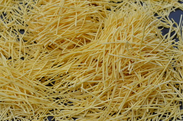  włoski , włoski makaron , makaron jajeczny, krajanka z kurkumą , makaron wałkowany , naturalny makaron , jajeczny ,jedzenie, makaron, izolowany, zółty, składnik, biała,  © Szymon