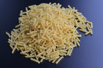 makaron świderki  Polski makaron , włoski makaron ,świderki , makaron jajeczny , makaron z przenicy , na tapetę , tekstylia , nowa receptura makaronu © Szymon