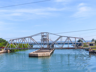 Obraz premium A bridge over a river in Matanzas Cuba