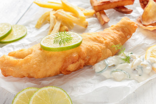 Backfisch mit Pommes fish and Chips Snack