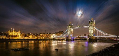 Tower Bridge bei Nacht