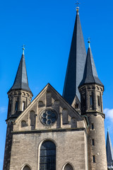 Fototapeta na wymiar Bonn Minster Church in Bonn, Germany