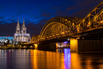 Fototapeta na wymiar Cologne Cathedral and the Hohenzollern Bridge