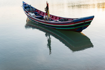 Fototapeta na wymiar old fishing boat in thailand