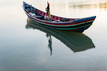 Obraz premium old fishing boat in thailand