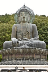 Fototapeta premium Giant Buddha in Bhumisparsha Mudra Portrait, Seoraksan, Korea