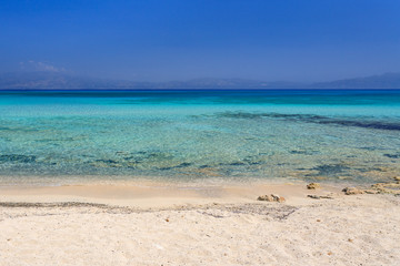 Fototapeta na wymiar spiaggia sull'isola di Chrissi, a Creta