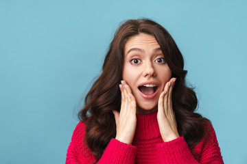 Photo of caucasian happy woman raising hands and expressing surprise