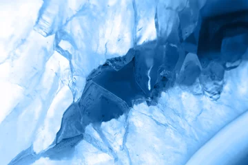 Abstrakter Hintergrund - Kristall-Achat-Scheibenmineral, Farbe des Jahres 2020 Pantone Classic Blue 19-4052 © lukszczepanski