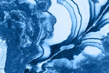 Querschnitt des abstrakten blauen Fantasy-Minerals, Farbe des Jahres 2020 Pantone Classic Blue 19-4052 © lukszczepanski