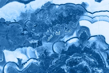 Querschnitt des abstrakten Fantasy-Minerals, Farbe des Jahres 2020 Pantone Classic Blue 19-4052 © lukszczepanski