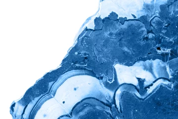 Querschnitt des abstrakten blauen Fantasy-Minerals, Farbe des Jahres 2020 Pantone Classic Blue 19-4052 © lukszczepanski