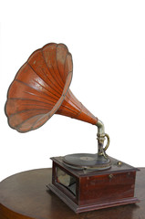 A mechanical old turntable with a funnel from the early twentieth century. - 329843837