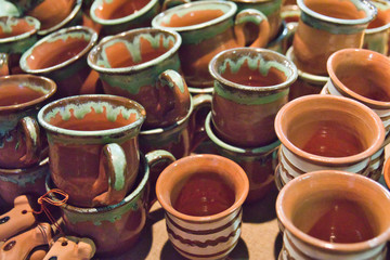 Obraz na płótnie Canvas Pottery jugs at the fair. Handicrafts of folk potters.