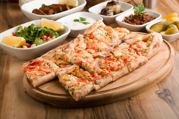 Turkish chicken pide with garnitures