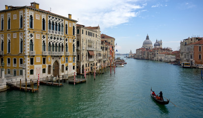 gondel auf dem canal grande in venedig