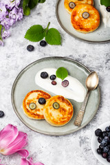 Cottage cheese pancakes with blueberries, sour cream