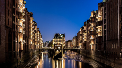 Wasserschloss zur blauen Stunde