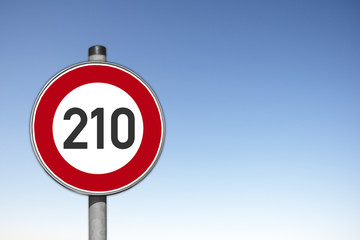 Verkehrsschild, Höchstgeschwindigkeit, 210 km/h,