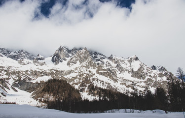Fototapeta na wymiar snowy Landscape with mountains and sky
