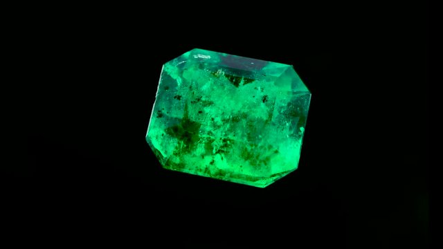 emerald crystals natural gemstone for jewelry , stone high quality
