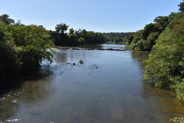 Hermosa foto de un río