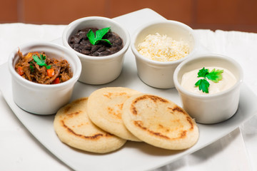 Desayuno venezolano arepas de maiz blanco harina pan 