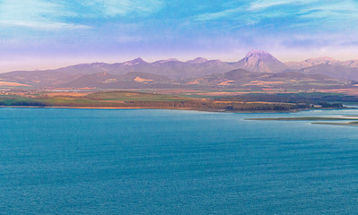 Silueta de mujer tumbada