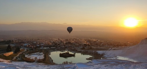 Naklejka na ściany i meble hot air ballooning at Pamukkale, Turkey