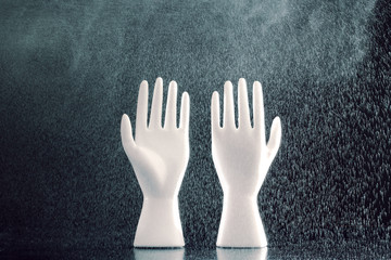 感染予防のマスクと手袋と消毒