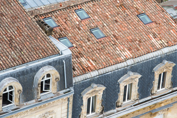 Fototapeta na wymiar vue plongeante sur des bâtiments de style classique français