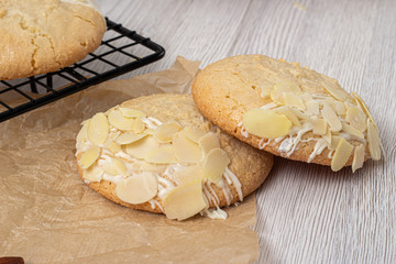 Cookies made from almonds and coconut