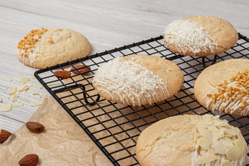 Cookies made from almonds and coconut