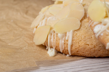 Cookies made from almonds and coconut