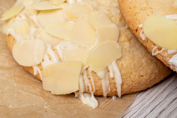 Cookies made from almonds and coconut