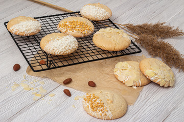 Cookies made from almonds and coconut