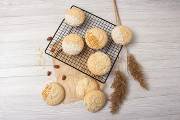 Cookies made from almonds and coconut