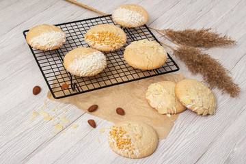 Cookies made from almonds and coconut