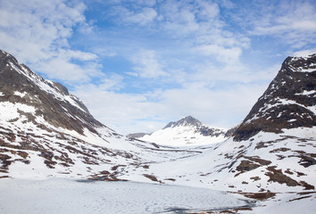 Obraz premium Traveling the northern country of Norway in summer